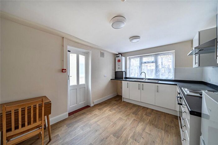 2 Bedroom Flat To Rent In Harringay Road, Harringay, London, N15