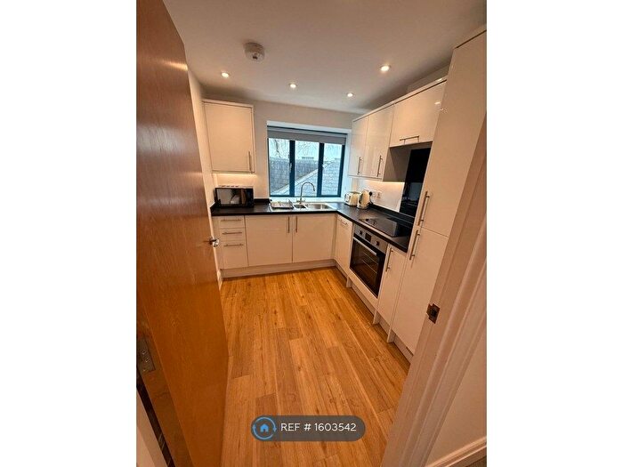 2 Bedroom Flat To Rent In Victoria Parade, Torquay, TQ1