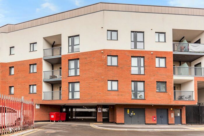 1 Bedroom Flat To Rent In Lyons Way, Slough, SL2