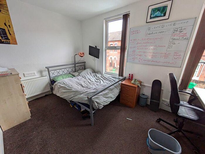 5 Bedroom Semi-Detached House To Rent In Midland Avenue, Nottingham, NG7