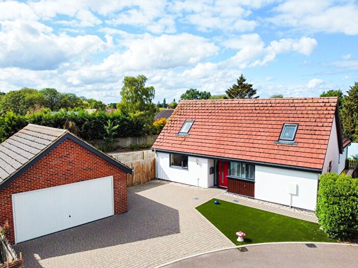 3 Bedroom Chalet For Sale In Coopers Crescent, Hingham, Norwich, Norfolk, NR9