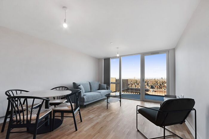 2 Bedroom Flat To Rent In The Oakwood, Colina Road, London, N15