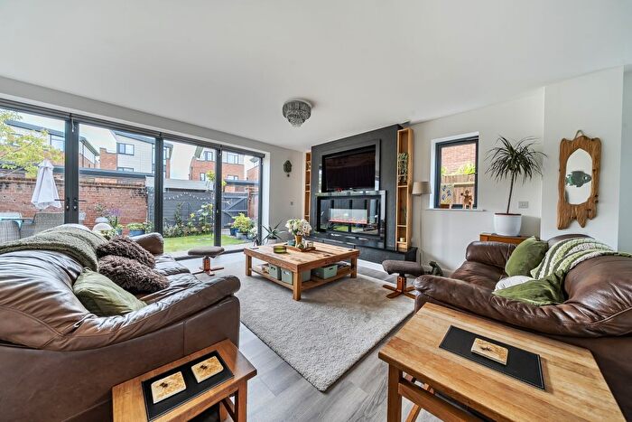 5 Bedroom Detached House To Rent In Teeton Mill Place, Newbury, RG14