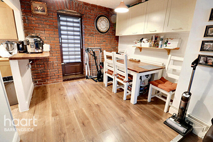 3 Bedroom End Of Terrace House For Sale In Peregrine Road, Hainault, IG6