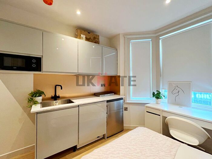 1 Bedroom Property To Rent In Clarence Villas, Hawks Road, Kingston Upon Thames, KT1