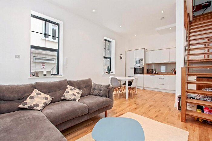 3 Bedroom House For Sale In Shore Road, London, E9