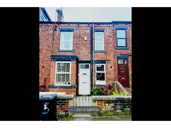 2 Bedroom Terraced House To Rent In Cobden Grove, Leeds, LS12