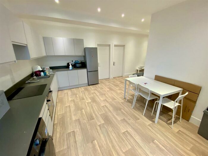 3 Bedroom Apartment To Rent In Clarendon Road, Luton, LU2