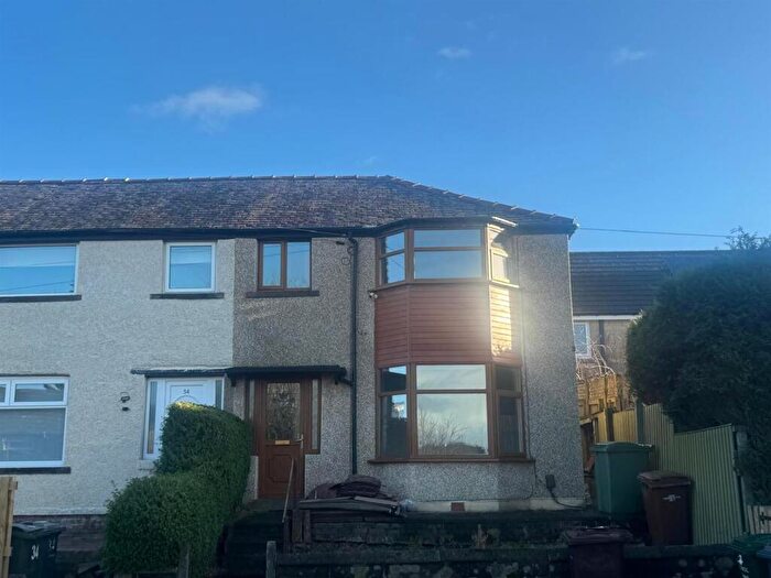 3 Bedroom End Of Terrace House To Rent In Hazelhurst Grove, Queensbury, Bradford, BD13