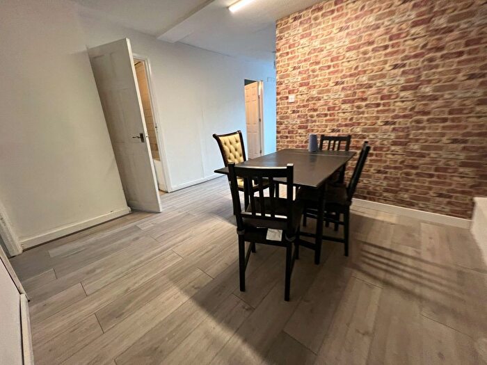 3 Bedroom Flat To Rent In Ilford, IG3
