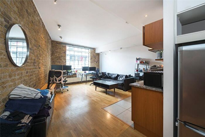2 Bedroom Flat To Rent In Chandlery House, Gowers Walk, E1