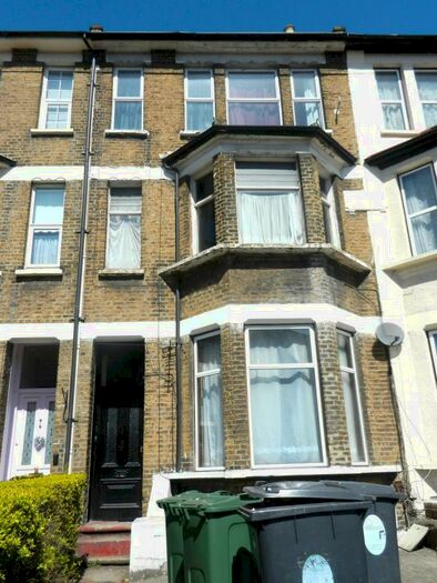 3 Bedroom Flat To Rent In Lea Bridge Road, Leyton, E10