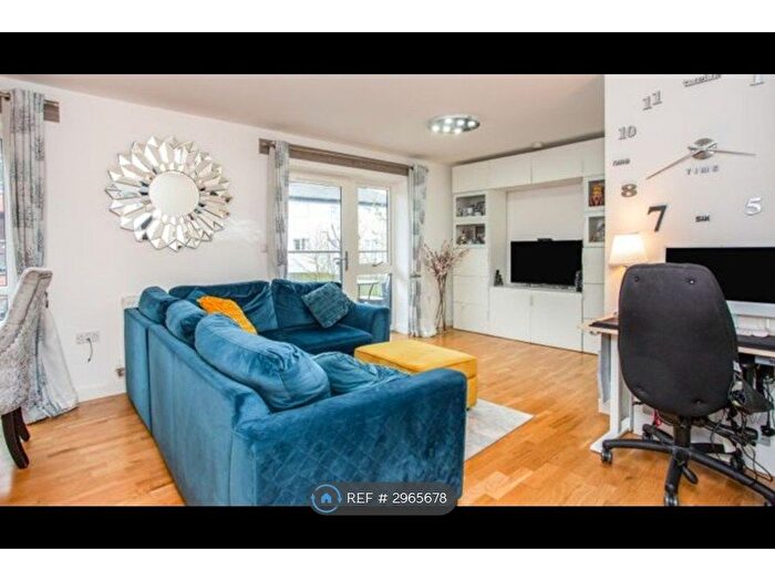 2 Bedroom Flat To Rent In Arla Place, Ruislip, HA4