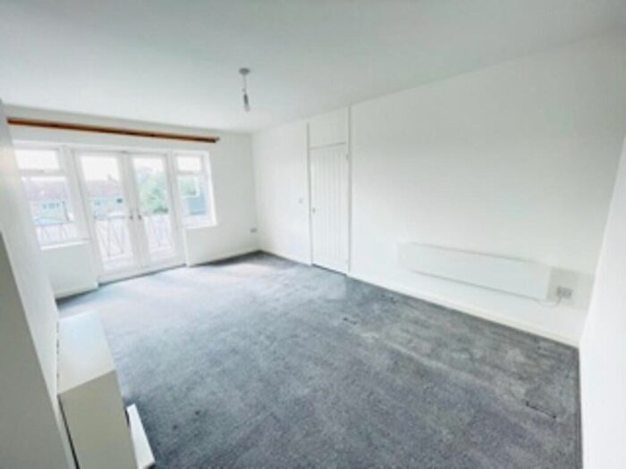 2 Bedroom Flat To Rent In Oulton Road, Lowestoft, NR32