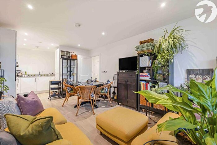 1 Bedroom Flat For Sale In Brewers Square, Dartford, Kent, DA1