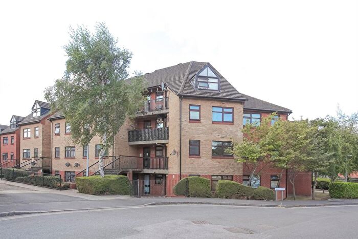 2 Bedroom Flat For Sale In Duke Street, Banbury, OX16