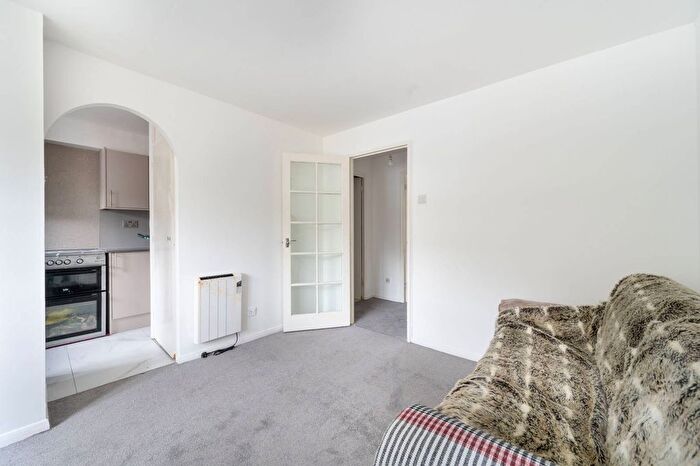 1 Bedroom Flat For Sale In Trenmar Gardens, Kensal Green, London, NW10