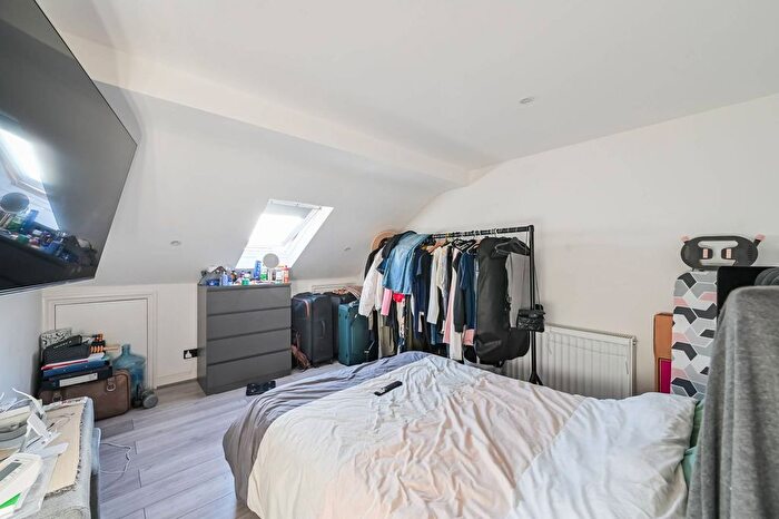 2 Bedroom Flat To Rent In Grove Road, Walthamstow Village, Walthamstow, E17