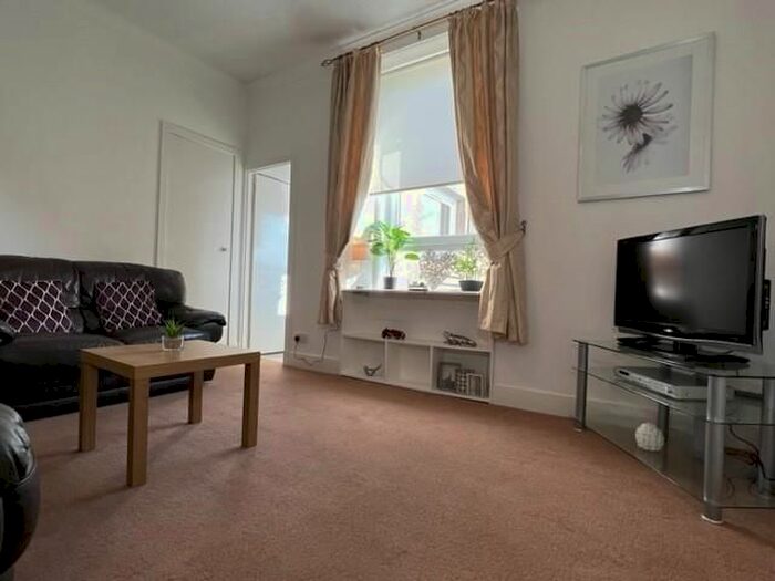 2 Bedroom Flat To Rent In Wallfield Place, Aberdeen, AB25