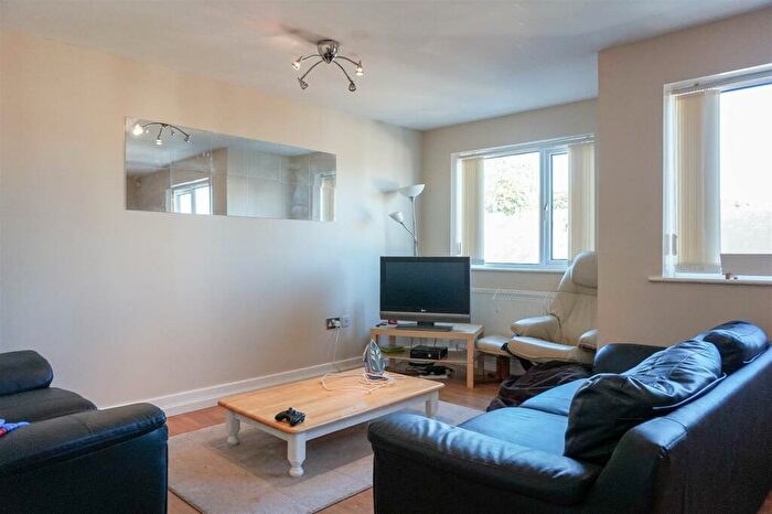 3 Bedroom Flat To Rent In Headingley Ave, Leeds, LS6