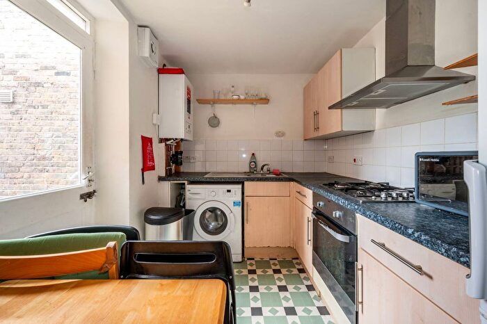 2 Bedroom Flat To Rent In Yeate Street, De Beauvoir Town, London, N1