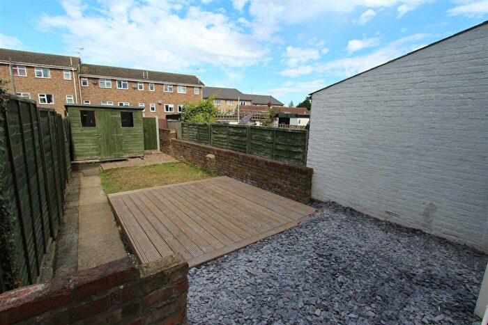 2 Bedroom End Of Terrace House To Rent In Charlotte StreetSittingbourneKent, ME10