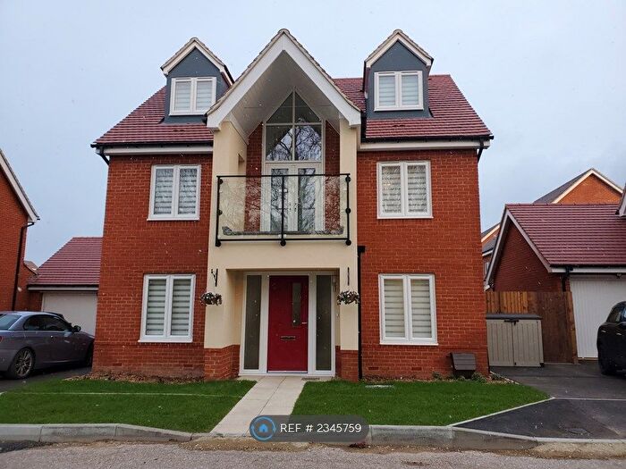 4 Bedroom Detached House To Rent In Woodley, Woodley, Reading, RG5
