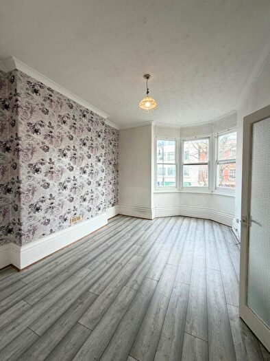 1 Bedroom Flat To Rent In Queens Road, Brighton, BN1