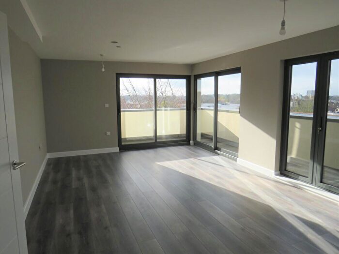 2 Bedroom Apartment To Rent In Great North Road, Hatfield, AL9