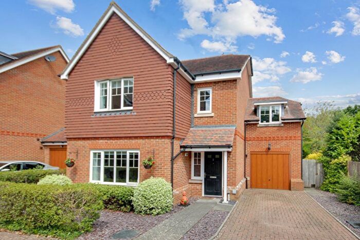 4 Bedroom Detached House For Sale In Beacon Rise, East Grinstead, RH19