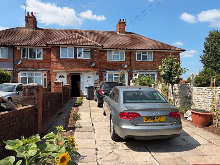 4 Bedroom Semi Detached House For Sale In Finchley Road, Kingstanding, Birmingham, B44