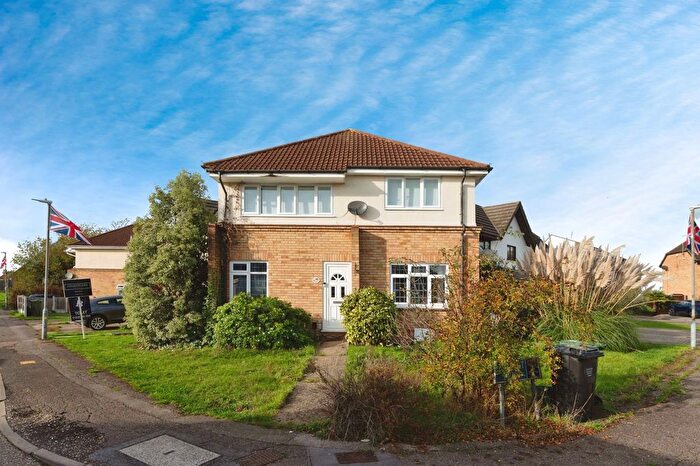 2 Bedroom Flat For Sale In Charleston Avenue, Basildon, Essex, SS13