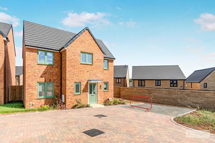 3 Bedroom House To Rent In Shale Meadow, Wellingborough, NN8