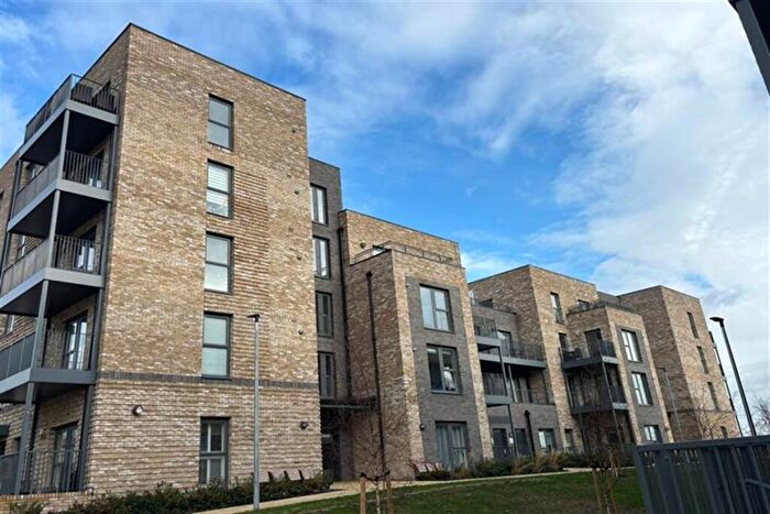 2 Bedroom Apartment To Rent In Luctons Close, Loughton, IG10