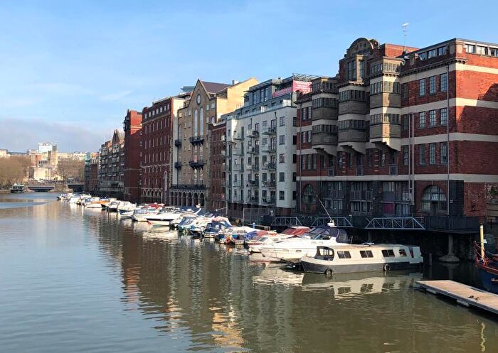 2 Bedroom Apartment To Rent In Huller And Cheese - City Centre, BS1