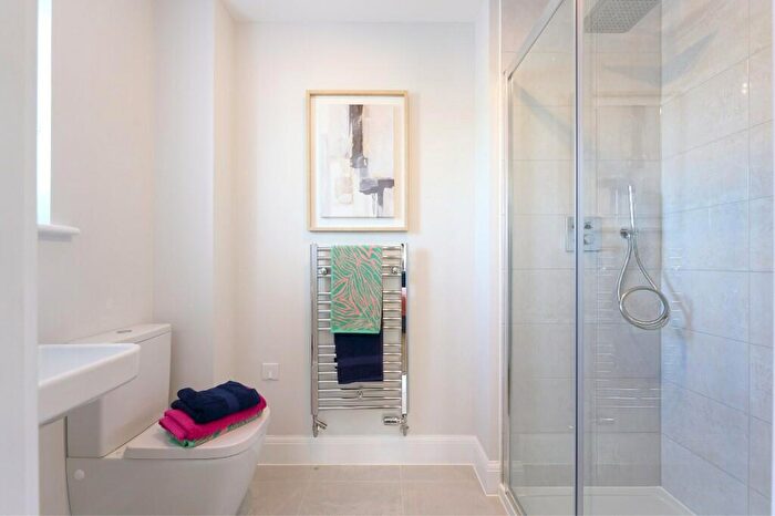 4 Bedroom Detached House For Sale In Peacock Avenue Basingstoke, RG23