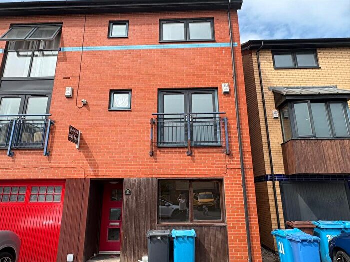 3 Bedroom House To Rent In Abbey Way, Hull, HU5