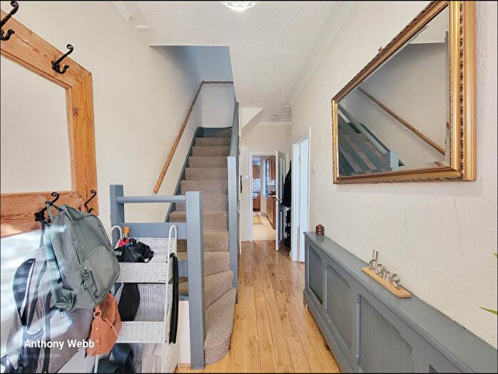3 Bedroom End Of Terrace House For Sale In Connaught Gardens, Palmers Green, N13