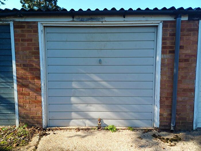 Garage / Parking To Rent In Barton Close, Bexleyheath, DA6