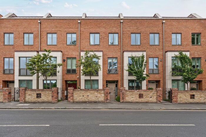 5 Bedroom Terraced House For Sale In Oakwood Crescent, London, N10