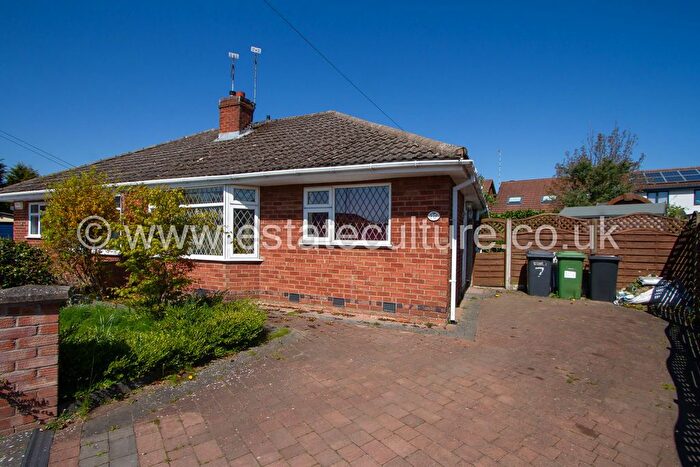 2 Bedroom Bungalow To Rent In Carlton Close, Bulkington, Bedworth, CV12