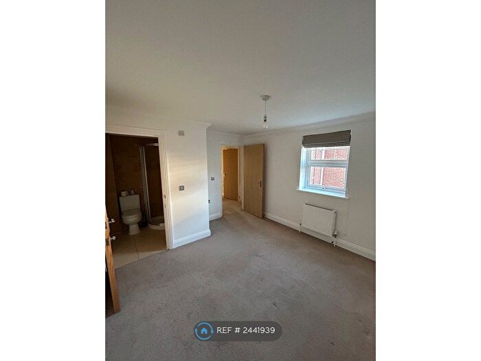2 Bedroom Flat To Rent In Alumhurst Road, Bournemouth, BH4