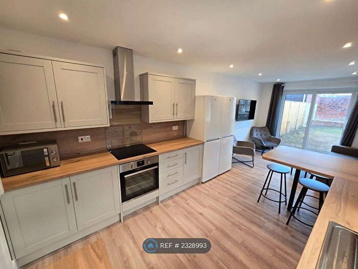 5 Bedroom Semi Detached House To Rent In Wilton Avenue, Southampton, SO15