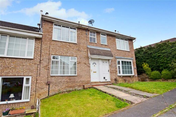 2 Bedroom Apartment To Rent In Fieldway Rise, Leeds, West Yorkshire, LS13