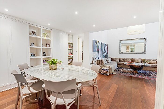 2 Bedroom Flat To Rent In Queen's Gate Place Mews, London, SW7