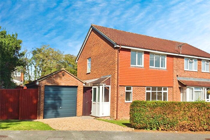 3 Bedroom Semi Detached House For Sale In Lynwood Drive, Trowbridge, BA14