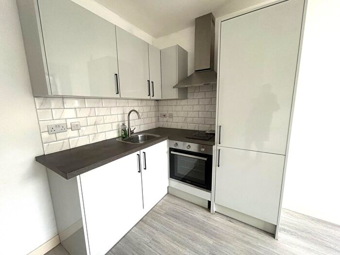 Studio To Rent In High Road, Tottenham, London, N17