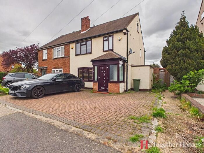 3 Bedroom Property For Sale In Ennerdale Avenue, Hornchurch, RM12