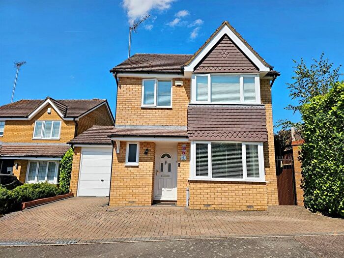 3 Bedroom Detached House For Sale In Wayside, Shenley, WD7
