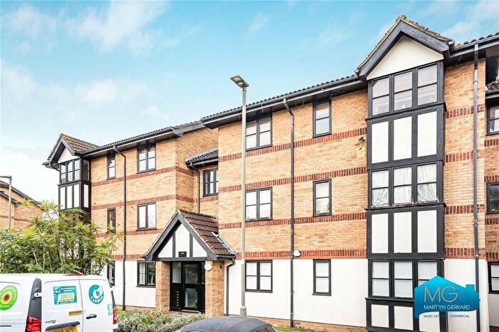 2 Bedroom Flat To Rent In Woodvale Way, Cricklewood, London, NW11